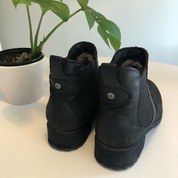 UGG Black Chelsea Boots Size 7 - Picture 2 of 9